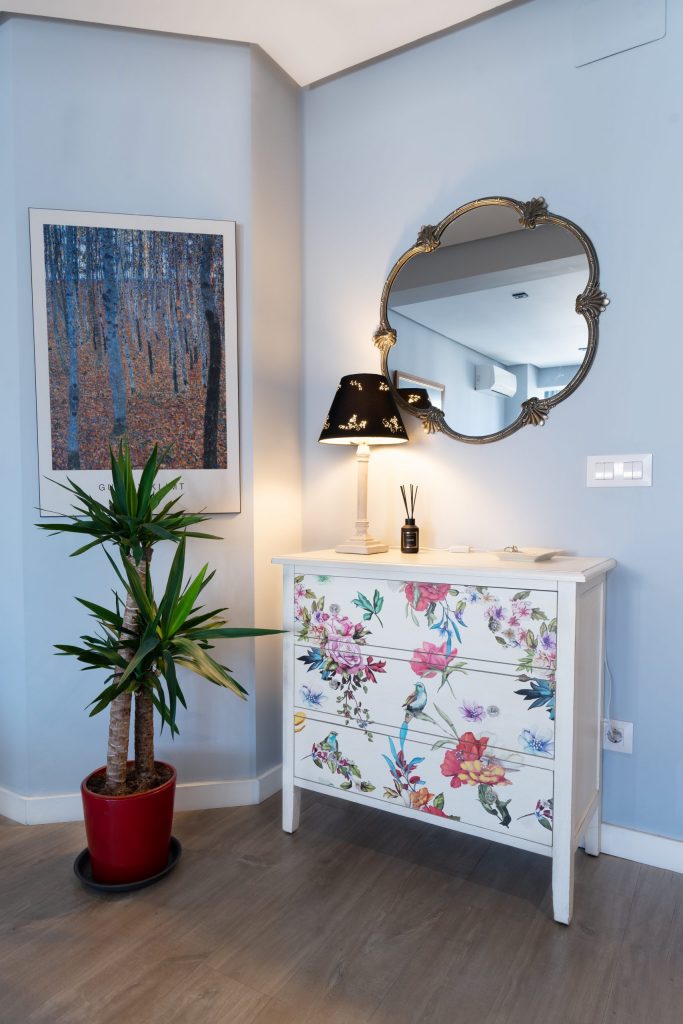 Fotografía de detalle y decoración en vivienda de Valencia por Inmofoto360.